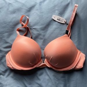 Victoria’s Secret Fabulous Plunge Bra